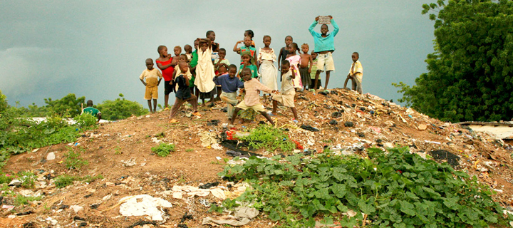 Featured Image Kids playing on the garbage dump