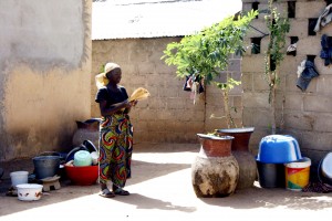 4. A women and her traditionnal broom used to clean the house, Maroua, march 2011 -Emilie Guitard-