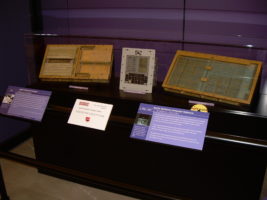 The figure shows the components of the Apollo Guidance Computer. In the center of the image is the input device; it is flanked by the containers for the circuit boards and memory.