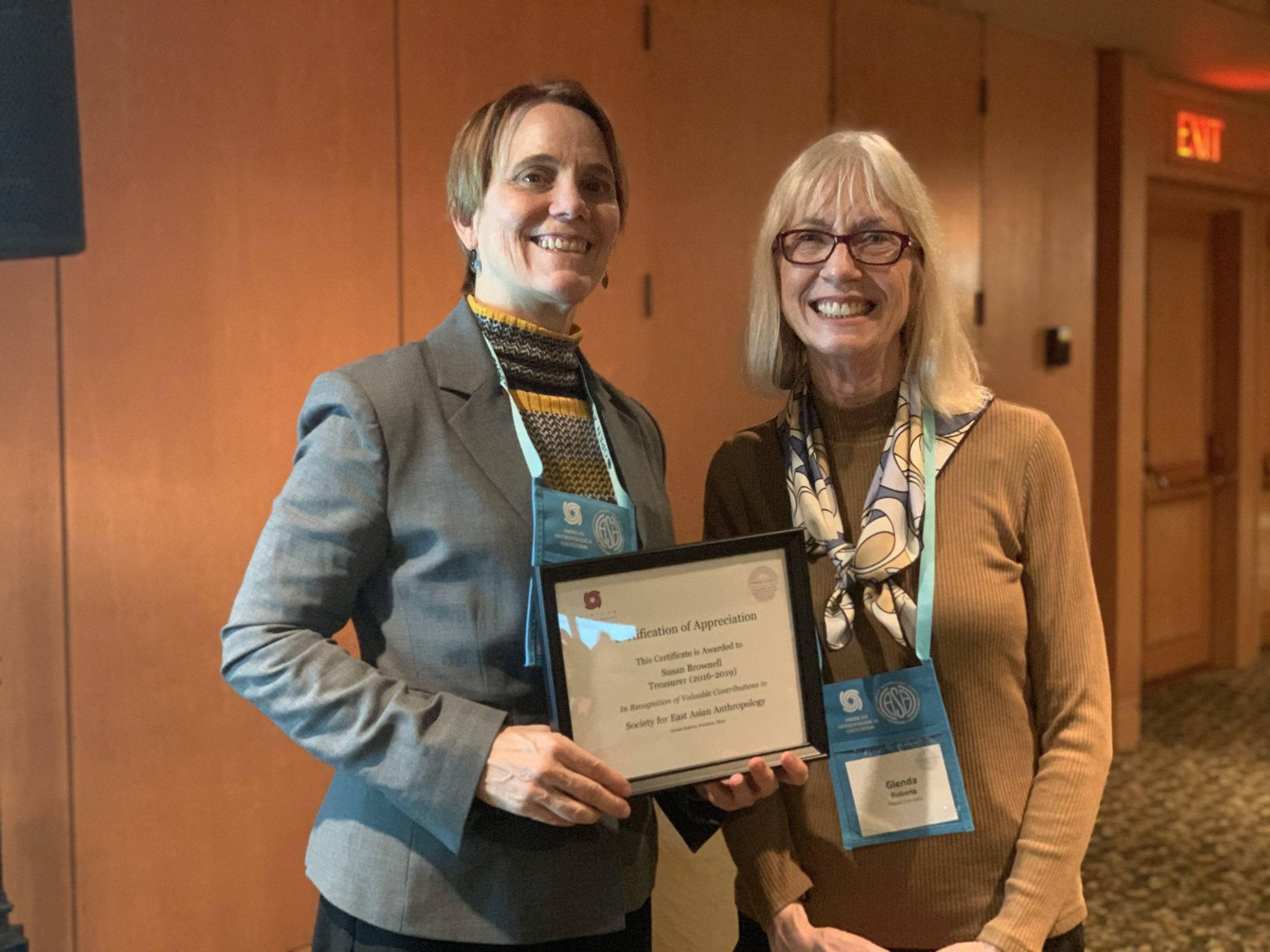 Outgoing Treasurer Susan Brownell received a Certificate of Appreciation from President Glenda Roberts. Jing Wang