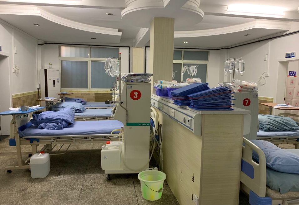 Photograph of the interior of a hemodialysis ward