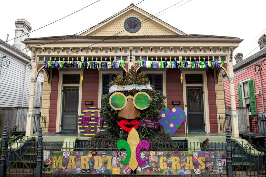 Photo of a housefront decorated for Mardi Gras