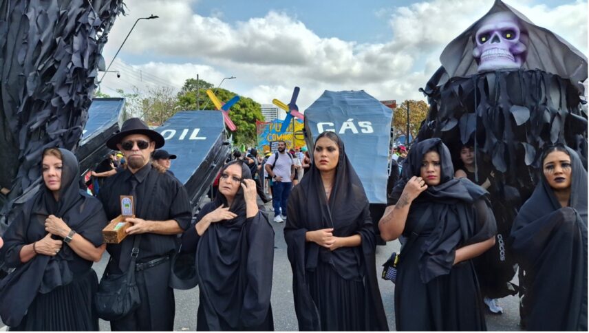 Demonstration against fossil fuel production during the Global Climate March, COP30.